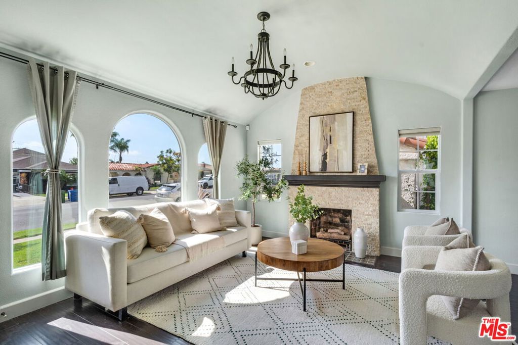 4329 W 58th Place