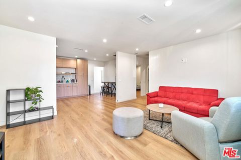 11137 Archwood Place North Hollywood CA 91606