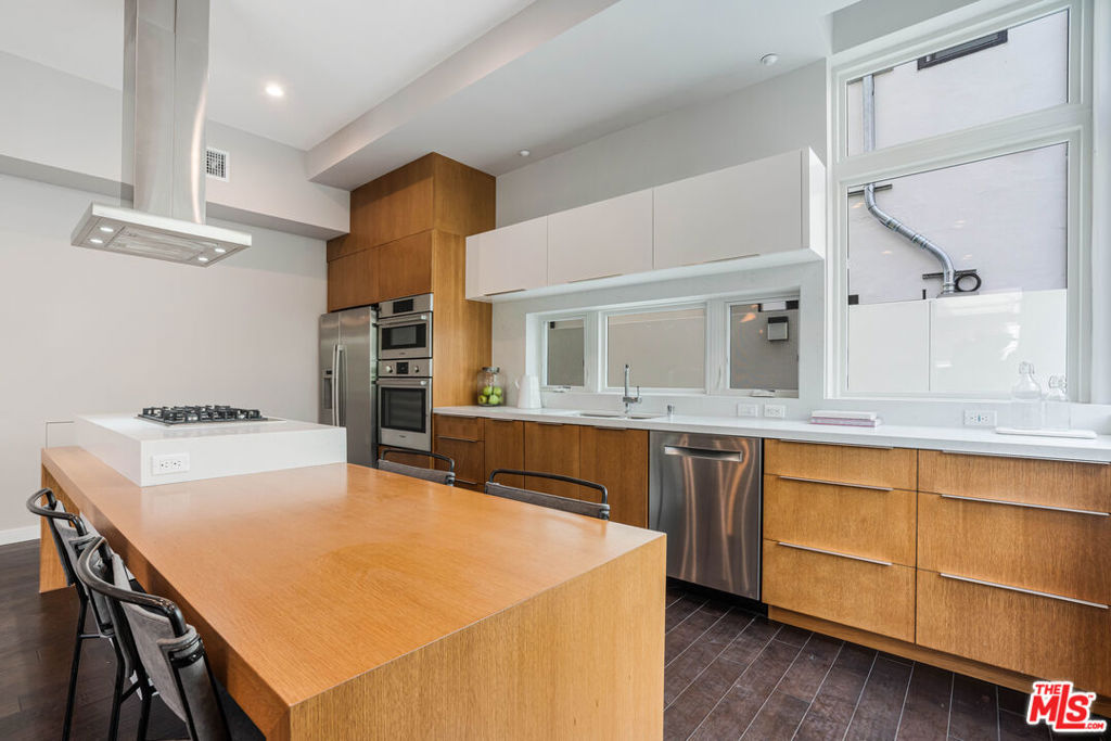 1729 S Barrington Avenue 2