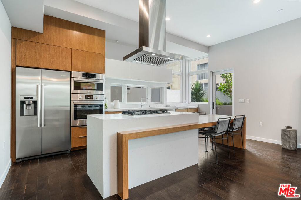 1729 S Barrington Avenue 2