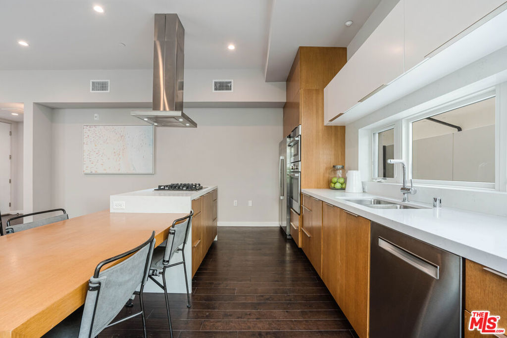 1729 S Barrington Avenue 2