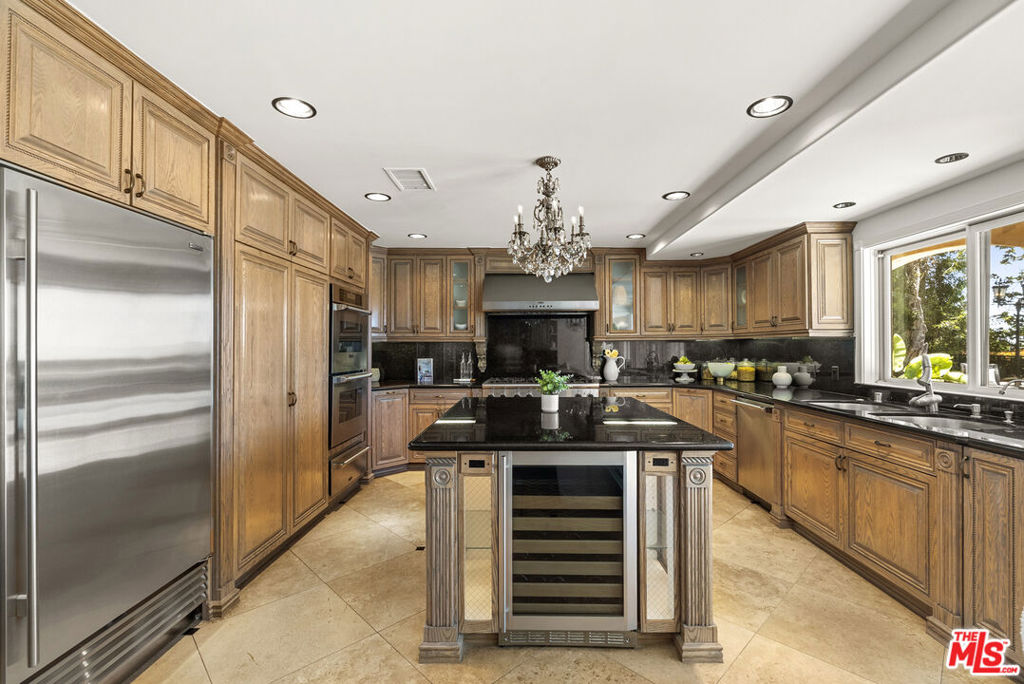 8004 Oceanus Drive