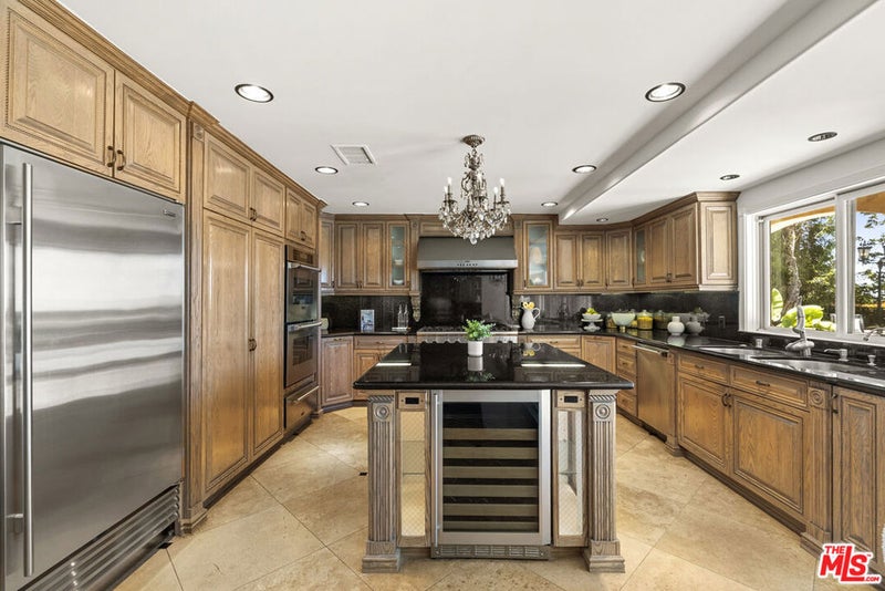 8000 Oceanus Drive