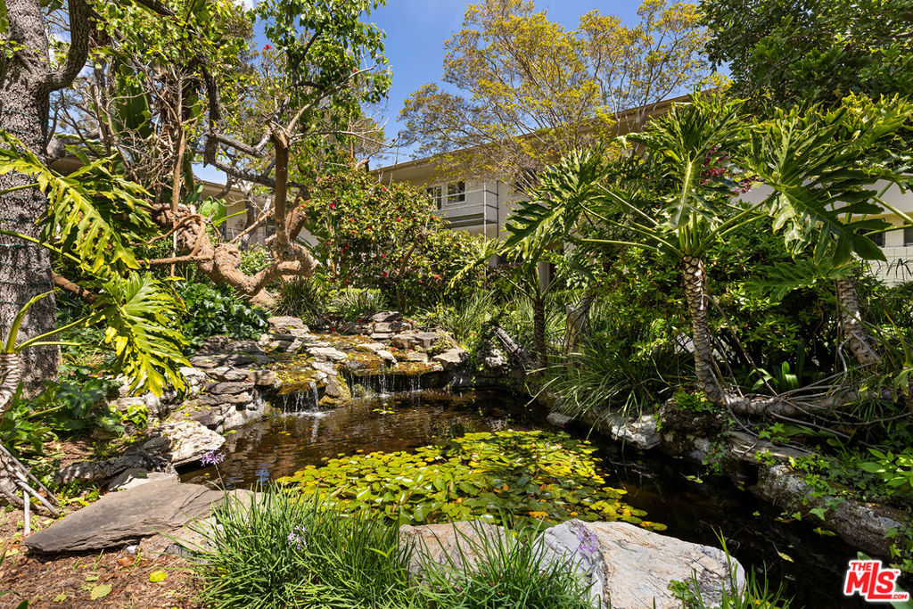 Properties 3 289 S Barrington Avenue A307