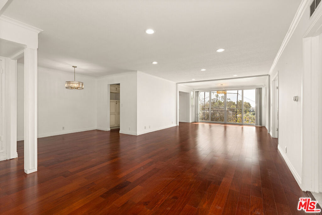 Properties 1 289 S Barrington Avenue A307