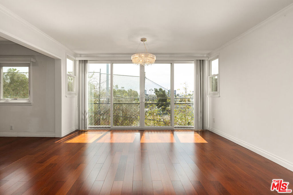Properties 2 289 S Barrington Avenue A307