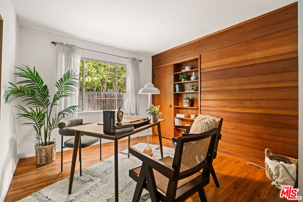 2449 Walgrove Avenue