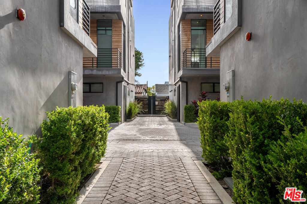 Properties 3 4427 Studio Place