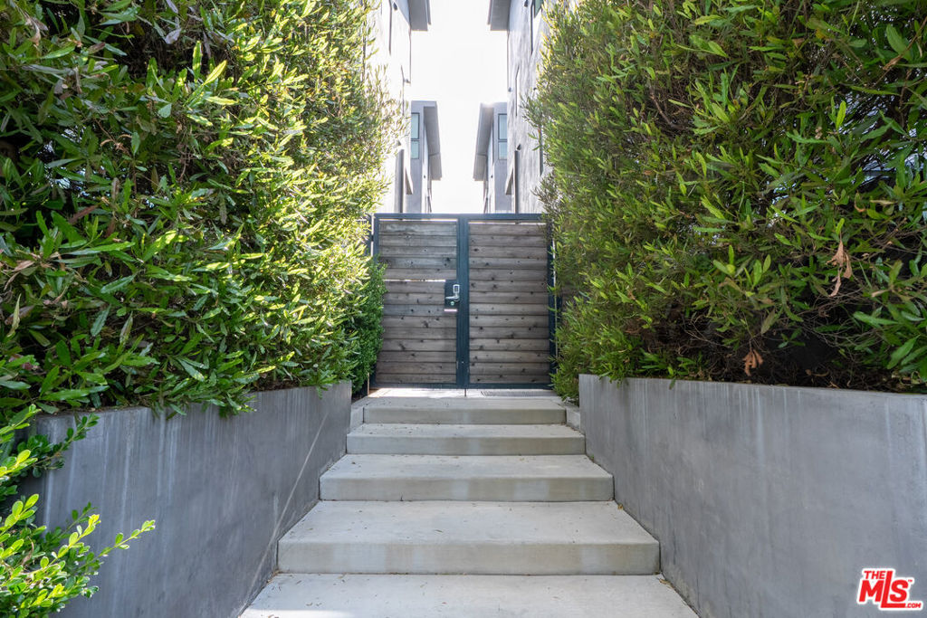 Properties 2 4427 Studio Place