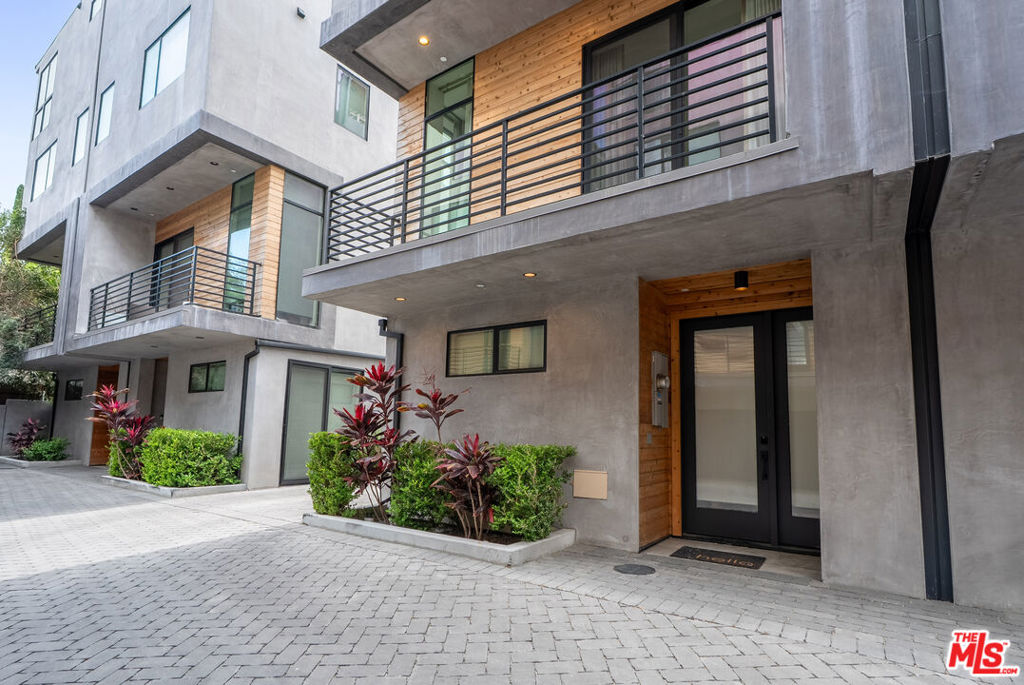 Properties 4 4427 Studio Place