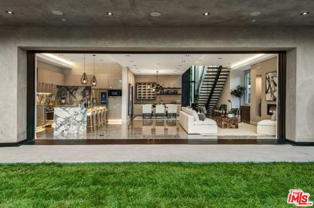 Properties 3 11241 Blix Street