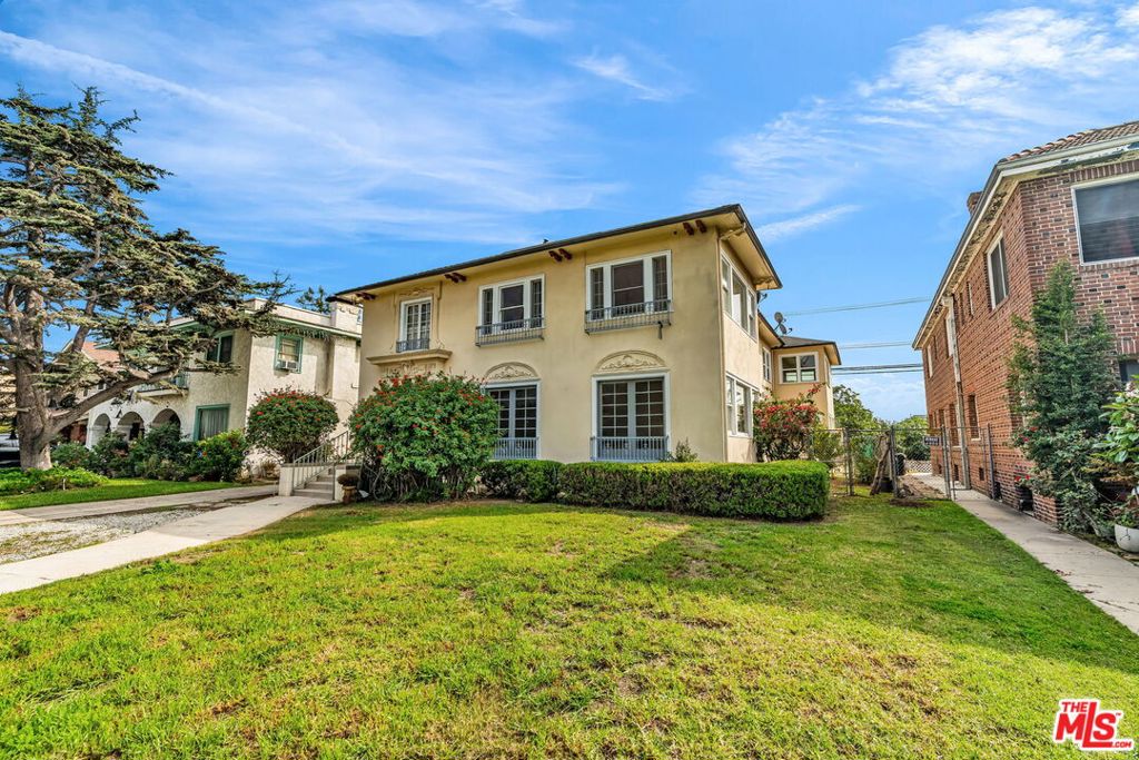 1412 S Victoria Avenue