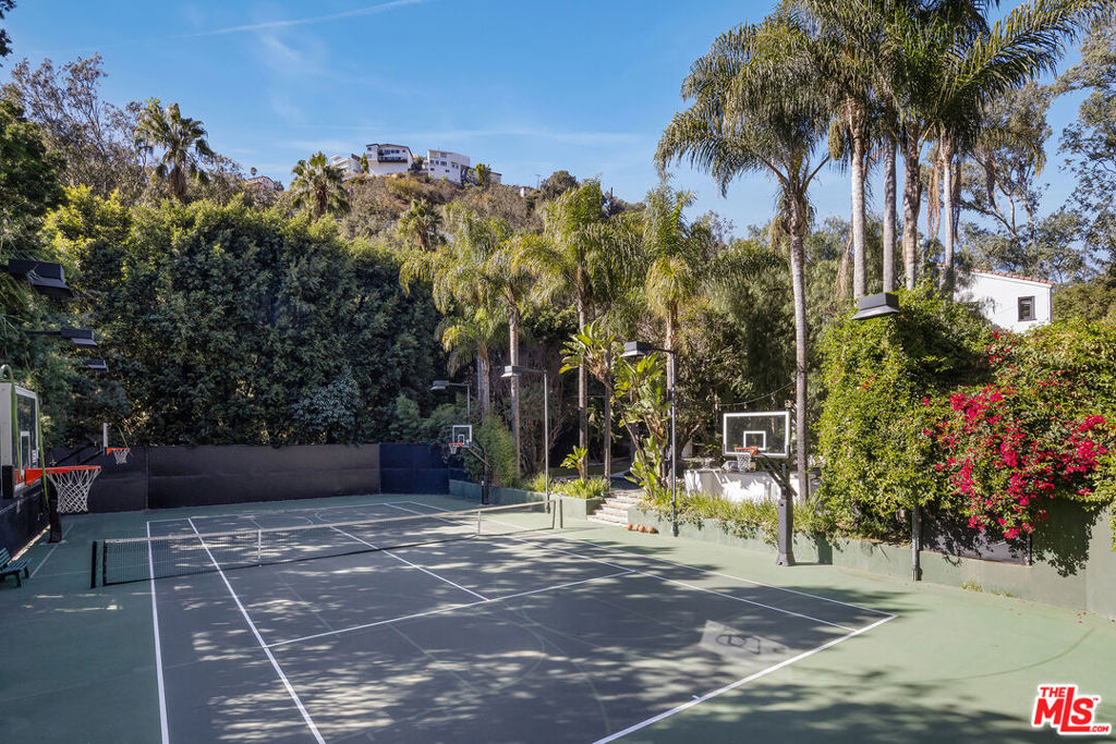 1930 Laurel Canyon Boulevard