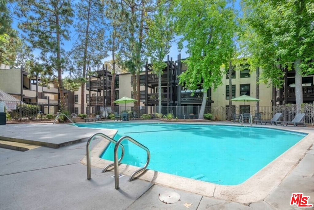 7740 Redlands Street M3075