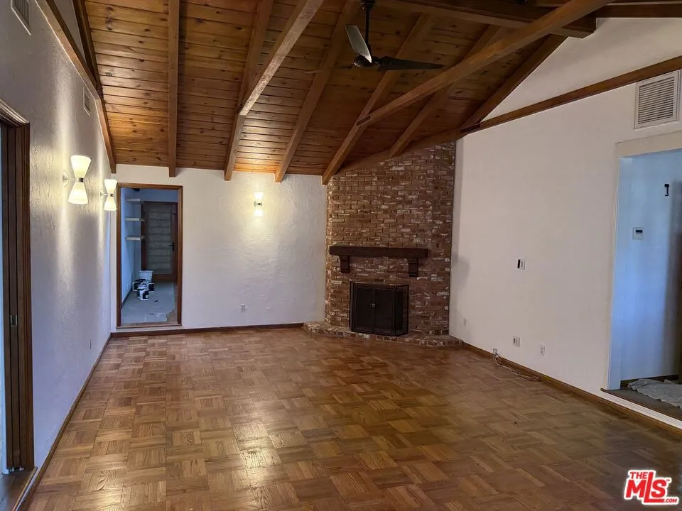 Sherman Oaks, California 91401, United States, 3 Bedrooms Bedrooms, ,3 BathroomsBathrooms,Residential,Active,249055