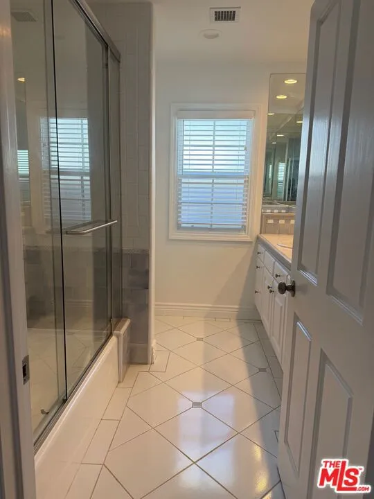 Sherman Oaks, California 91401, United States, 3 Bedrooms Bedrooms, ,3 BathroomsBathrooms,Residential,Active,249055