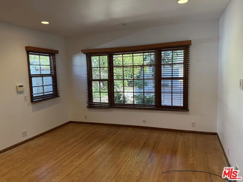 Sherman Oaks, California 91401, United States, 3 Bedrooms Bedrooms, ,3 BathroomsBathrooms,Residential,Active,249055