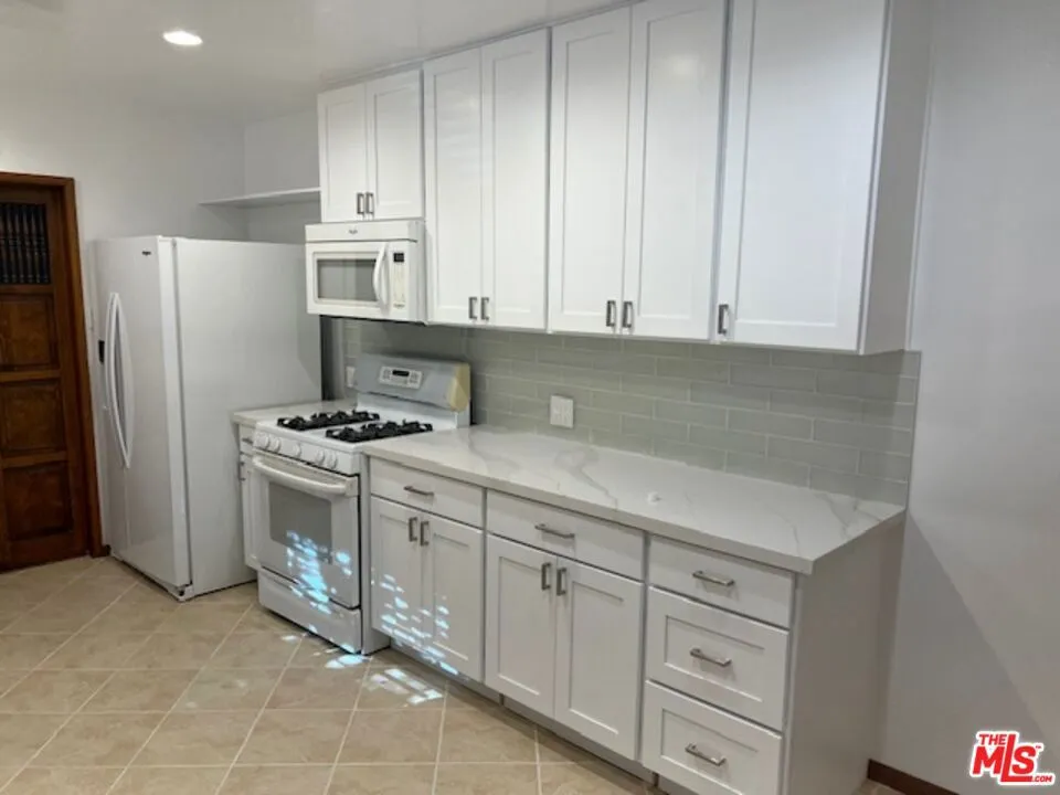 Sherman Oaks, California 91401, United States, 3 Bedrooms Bedrooms, ,3 BathroomsBathrooms,Residential,Active,249055