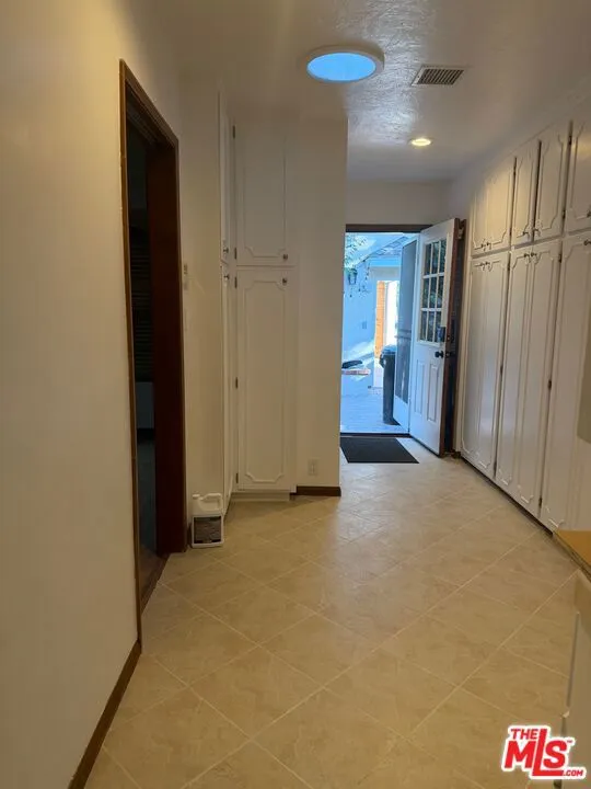 Sherman Oaks, California 91401, United States, 3 Bedrooms Bedrooms, ,3 BathroomsBathrooms,Residential,Active,249055