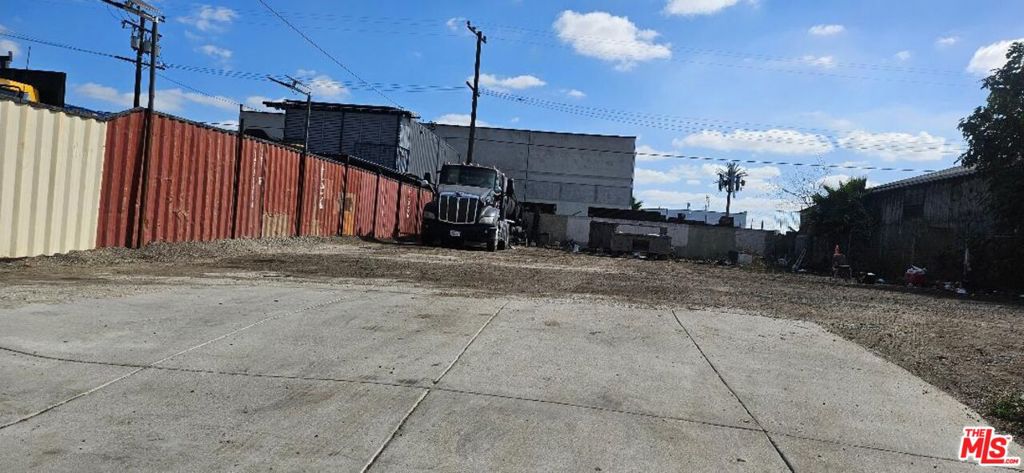 16928 S Broadway Street