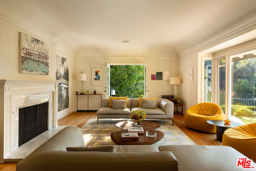 Properties 2 3818 Hollyline Avenue