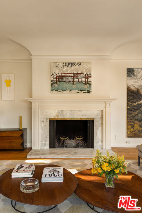 Properties 4 3818 Hollyline Avenue