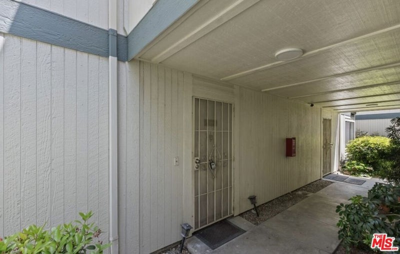 10500 Sunland Boulevard 4