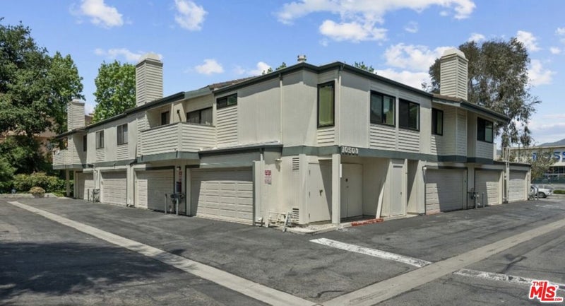 10500 Sunland Boulevard 4