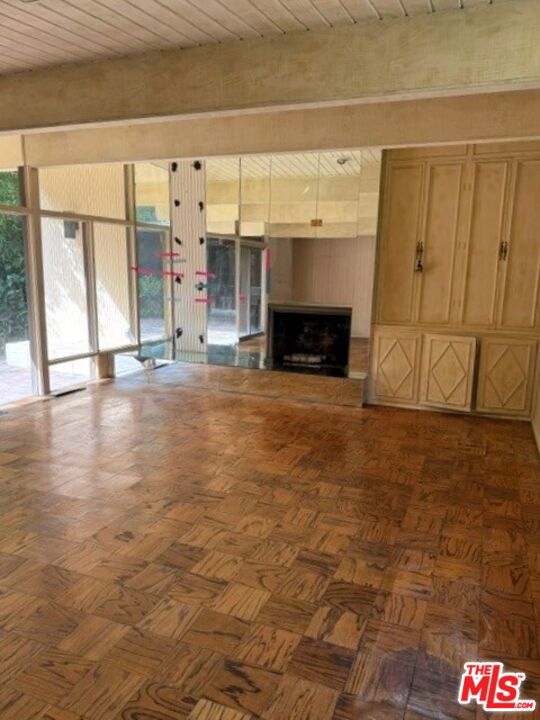 2528 Hutton Drive