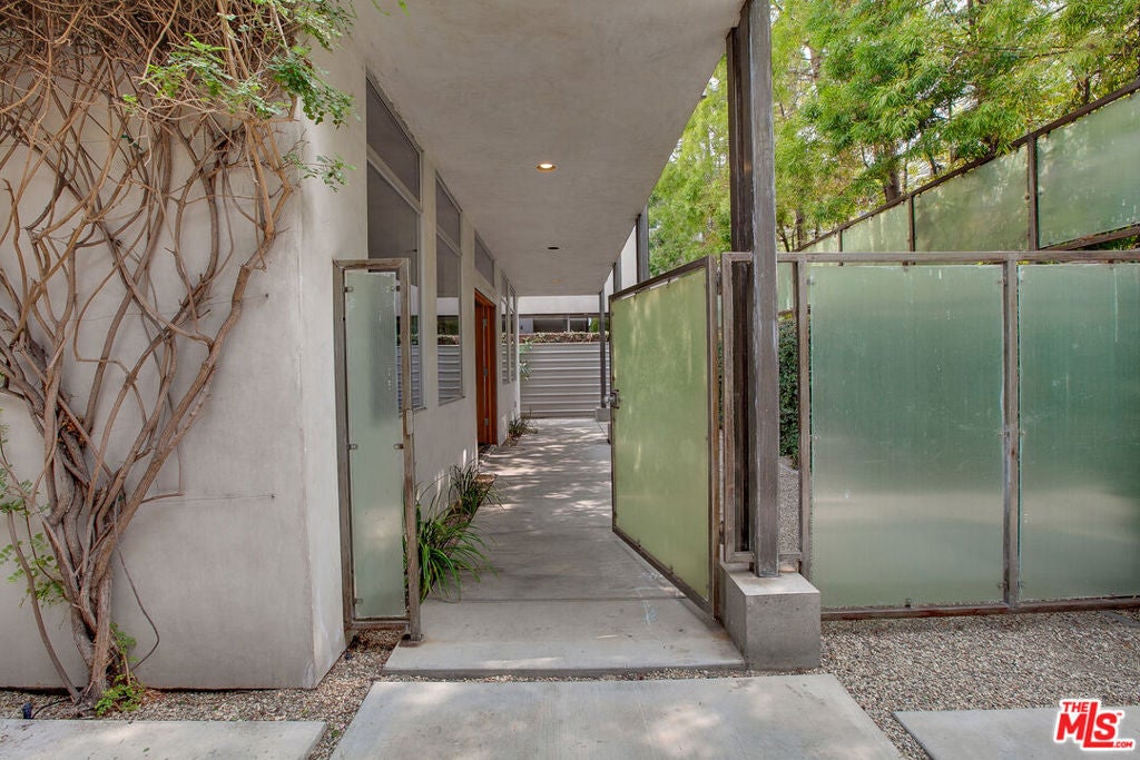 538 Broadway Street 1