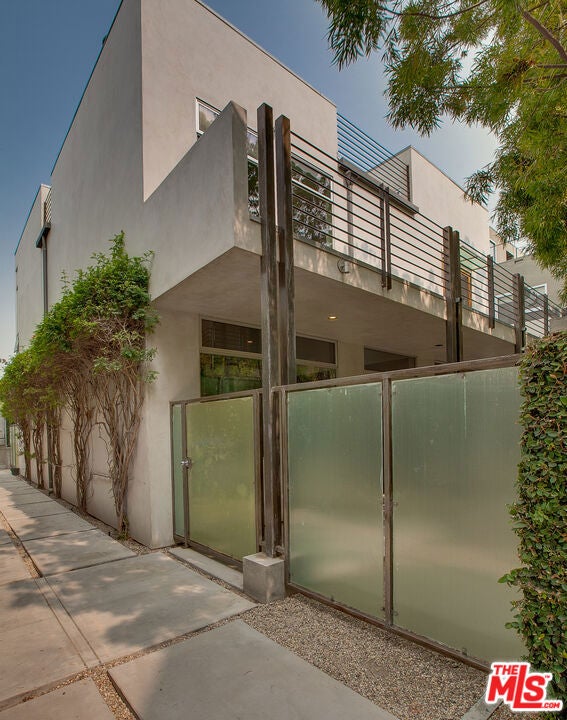 538 Broadway Street 1