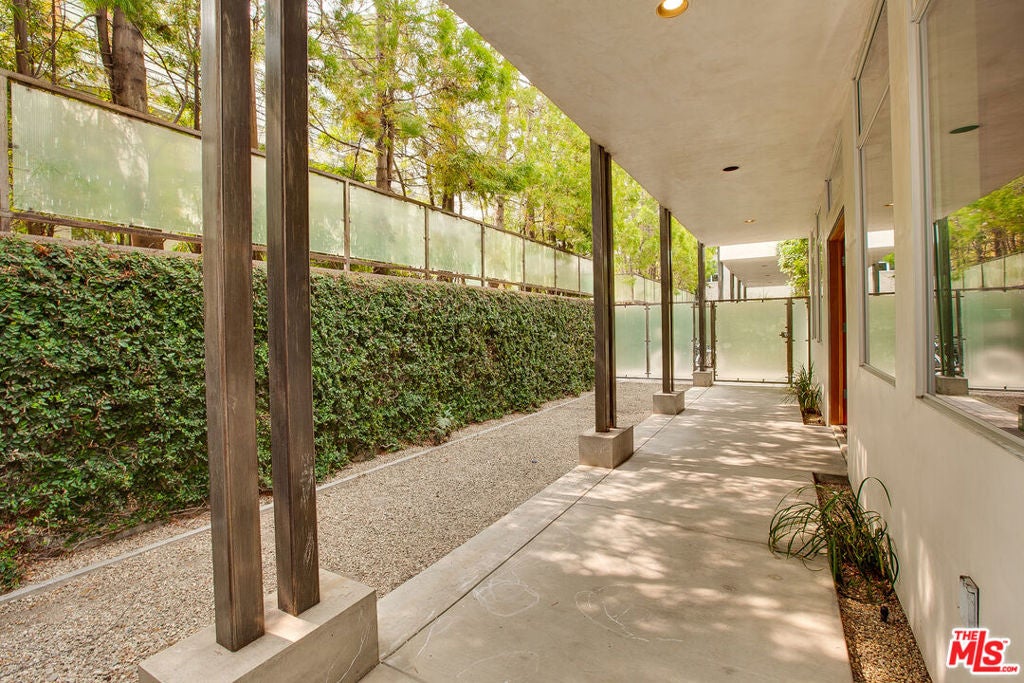 538 Broadway Street 1
