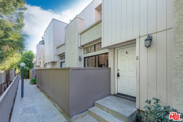 15167 MAGNOLIA BLVD, SHERMAN OAKS, CA 91403 - Image 85de9108aacd69ff7c4b82d8b032ea07/4104932478