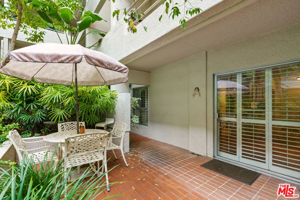 West Hollywood, California 90069, United States, 1 Bedroom Bedrooms, ,2 BathroomsBathrooms,Residential,Active,146378