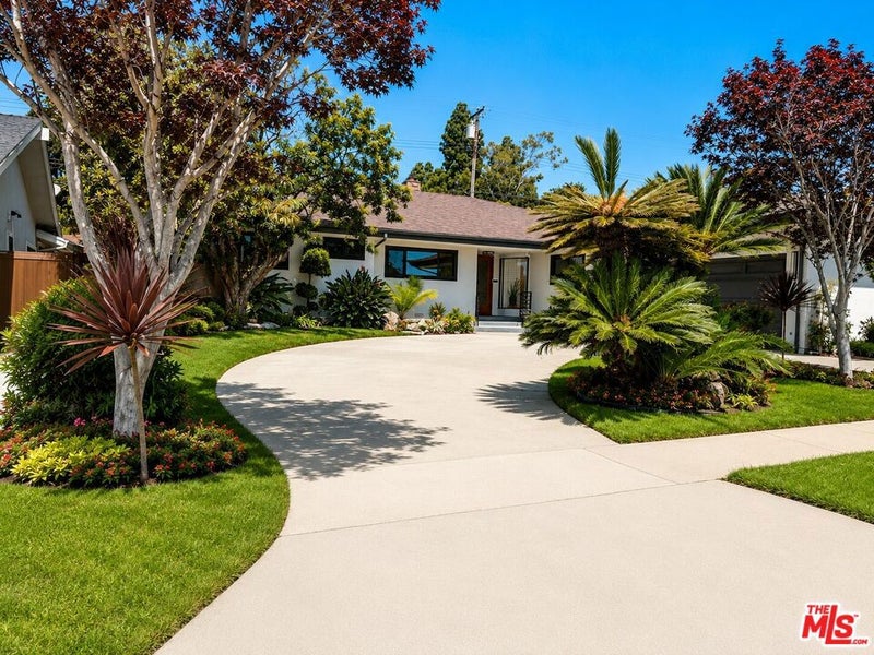 6511 Wooster Avenue