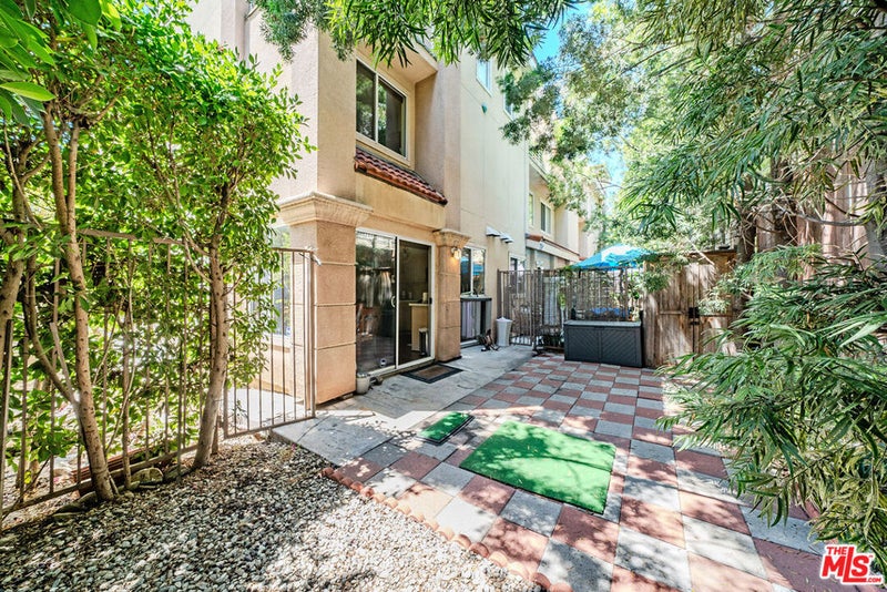 456 Shatto Place 18