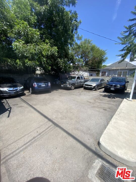 915 E 50th Street