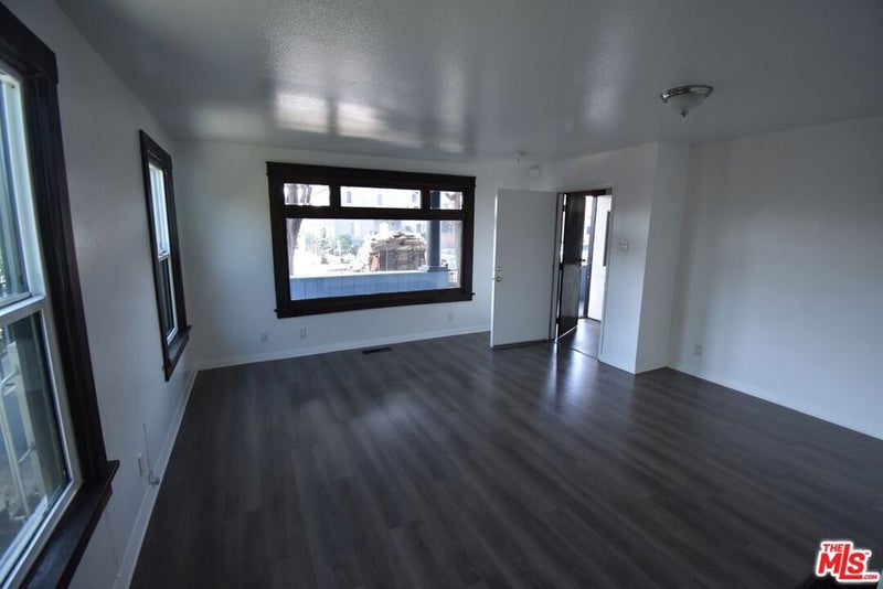 915 E 50th Street