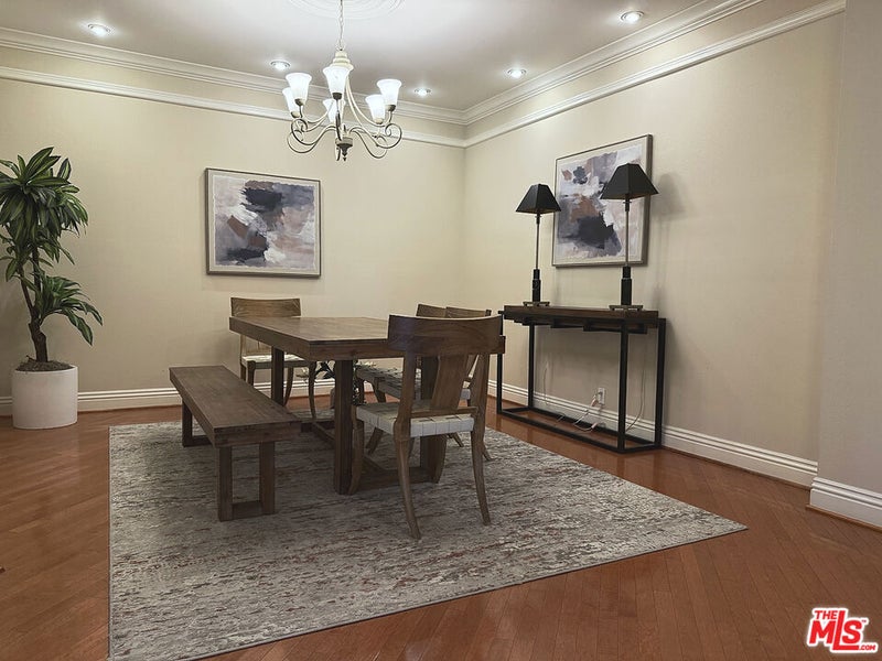 4752 Park Encino Lane 212