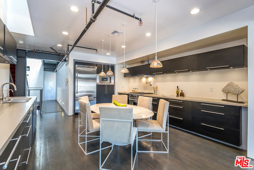 1212 Abbot Kinney Boulevard 1