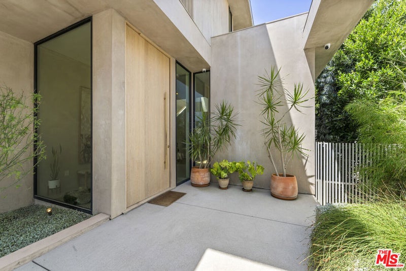 513 N Martel Avenue