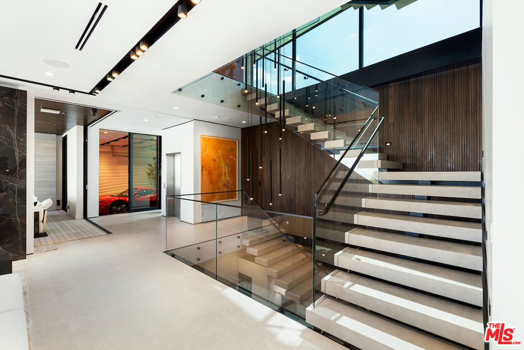 8116 Laurel View Drive