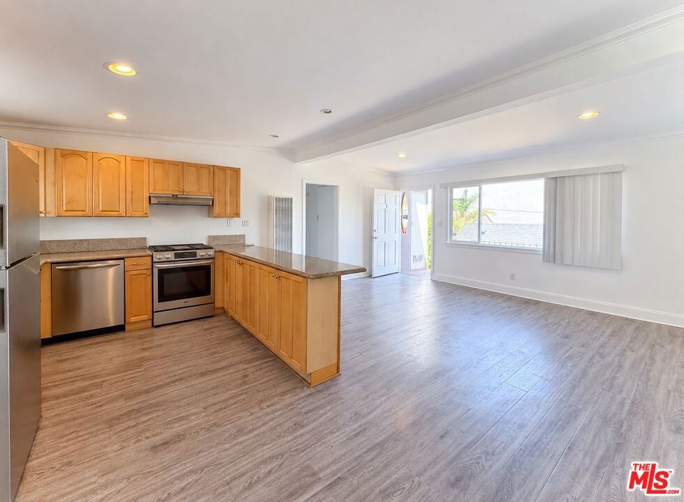 627 Westminster Avenue 4