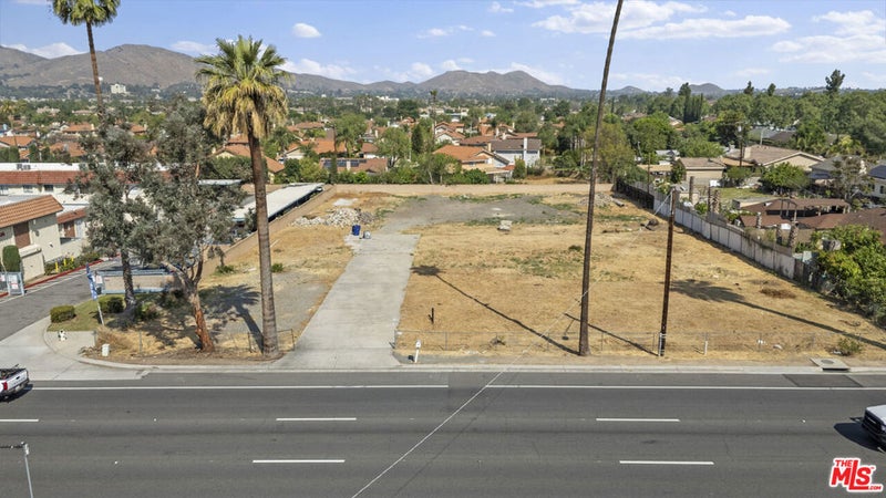 11325 Magnolia Avenue