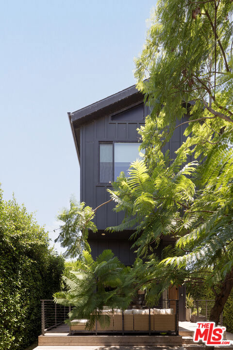 2418 Dallas Street