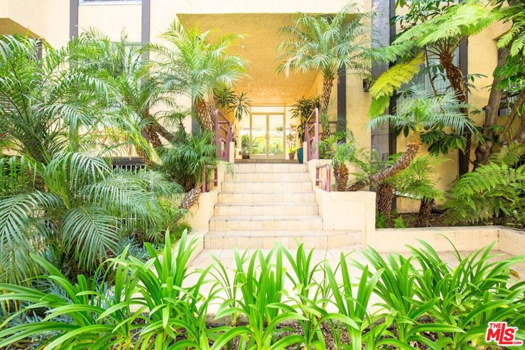 1731 Colby Avenue 202