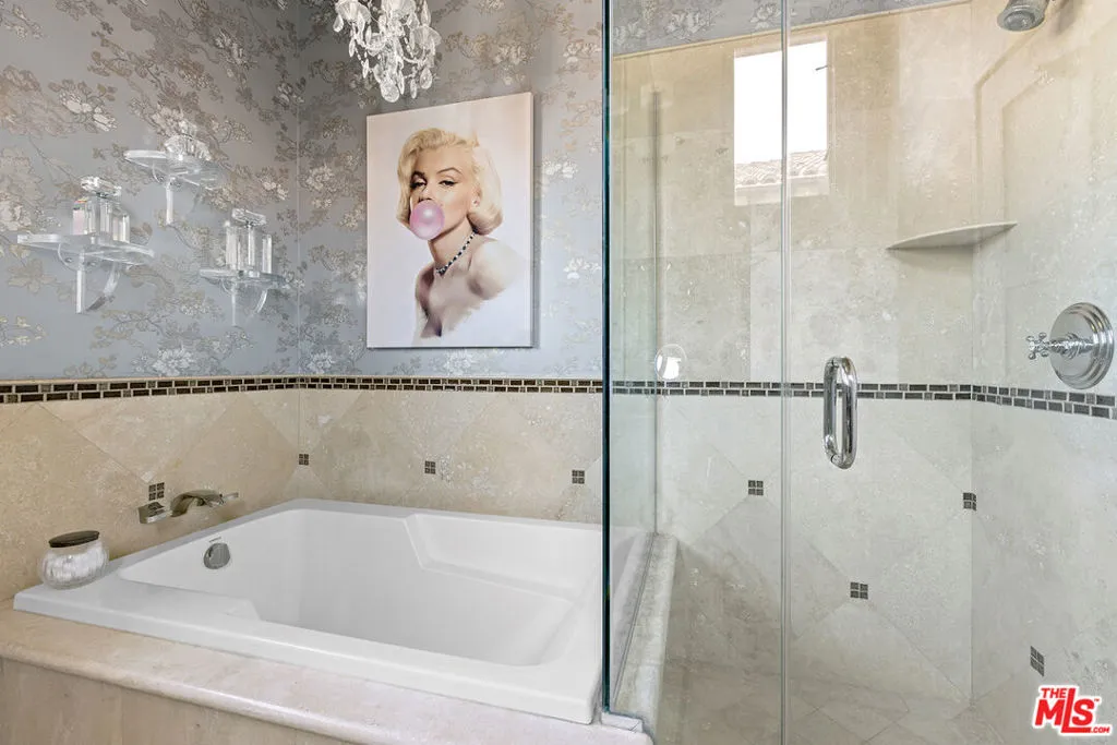 Santa Monica, California 90403, United States, 2 Bedrooms Bedrooms, ,3 BathroomsBathrooms,Residential,Active,157129