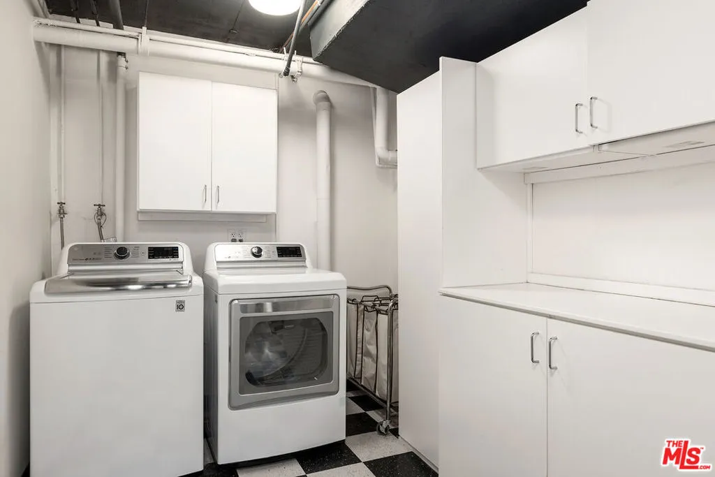 Santa Monica, California 90403, United States, 2 Bedrooms Bedrooms, ,3 BathroomsBathrooms,Residential,Active,157129