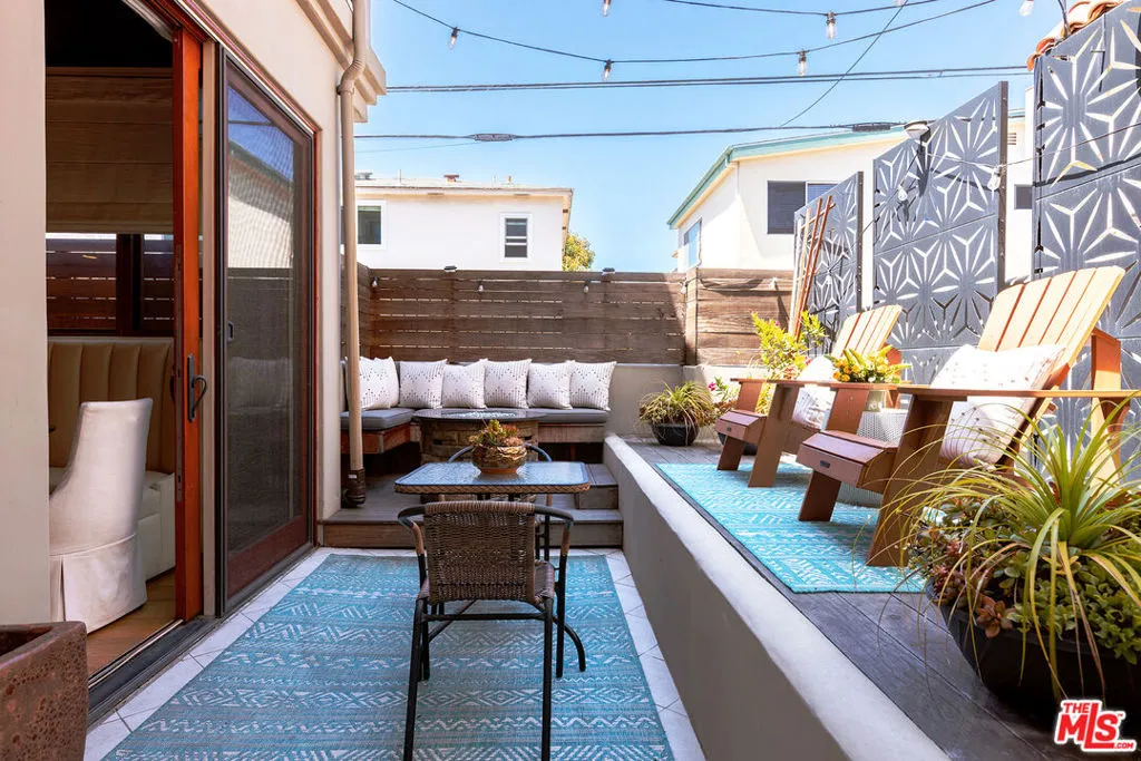 Santa Monica, California 90403, United States, 2 Bedrooms Bedrooms, ,3 BathroomsBathrooms,Residential,Active,157129