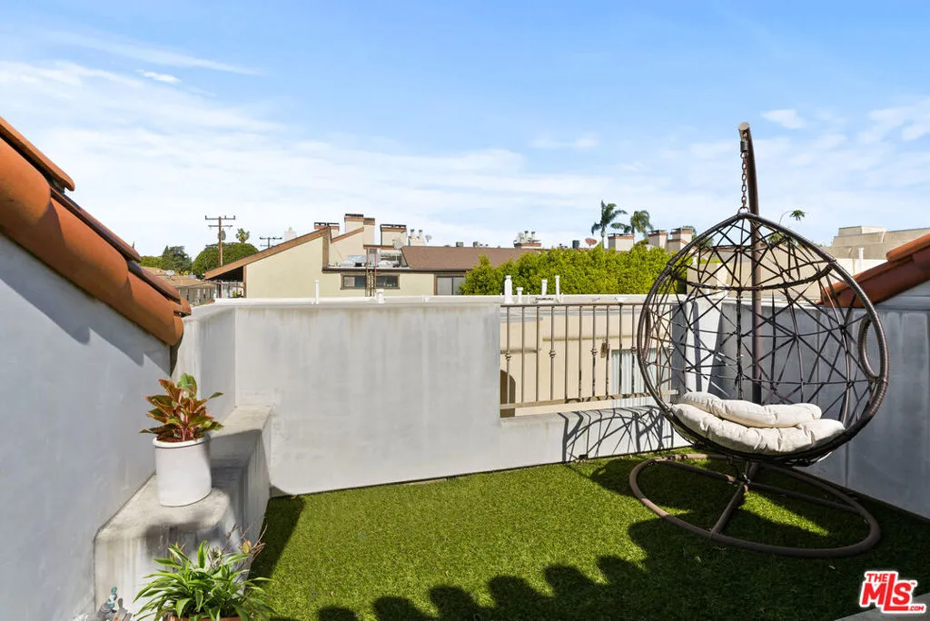 Santa Monica, California 90403, United States, 2 Bedrooms Bedrooms, ,3 BathroomsBathrooms,Residential,Active,157129